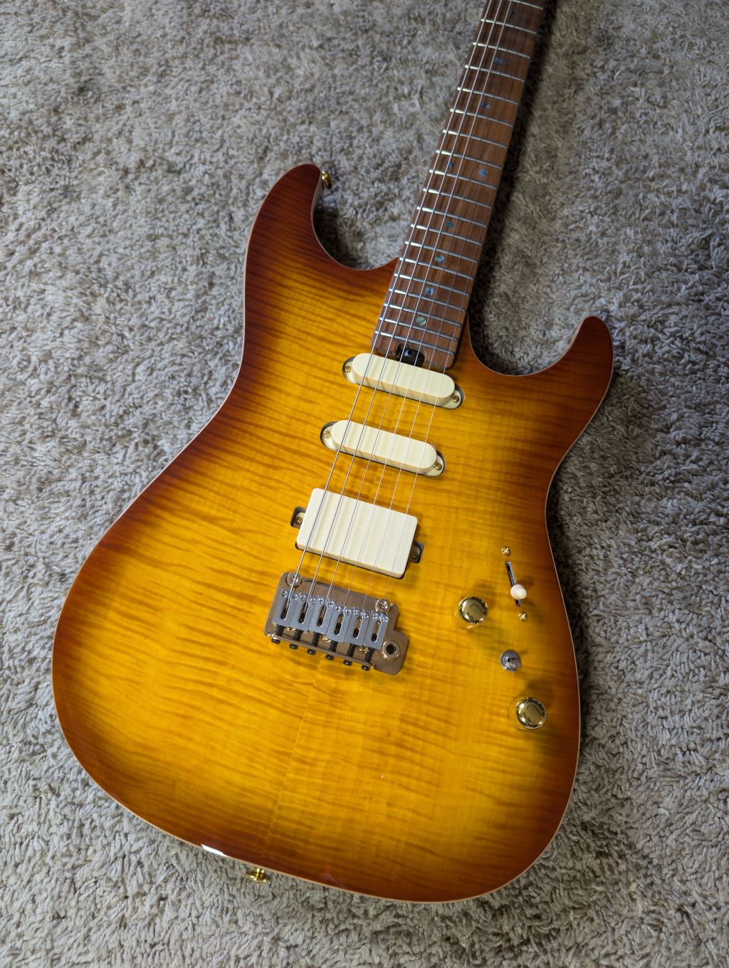 Electric Guitar Soloking MS-1 Custom 22 HSS Flat Top One Piece Roasted Flame Neck In Bengal Burst
