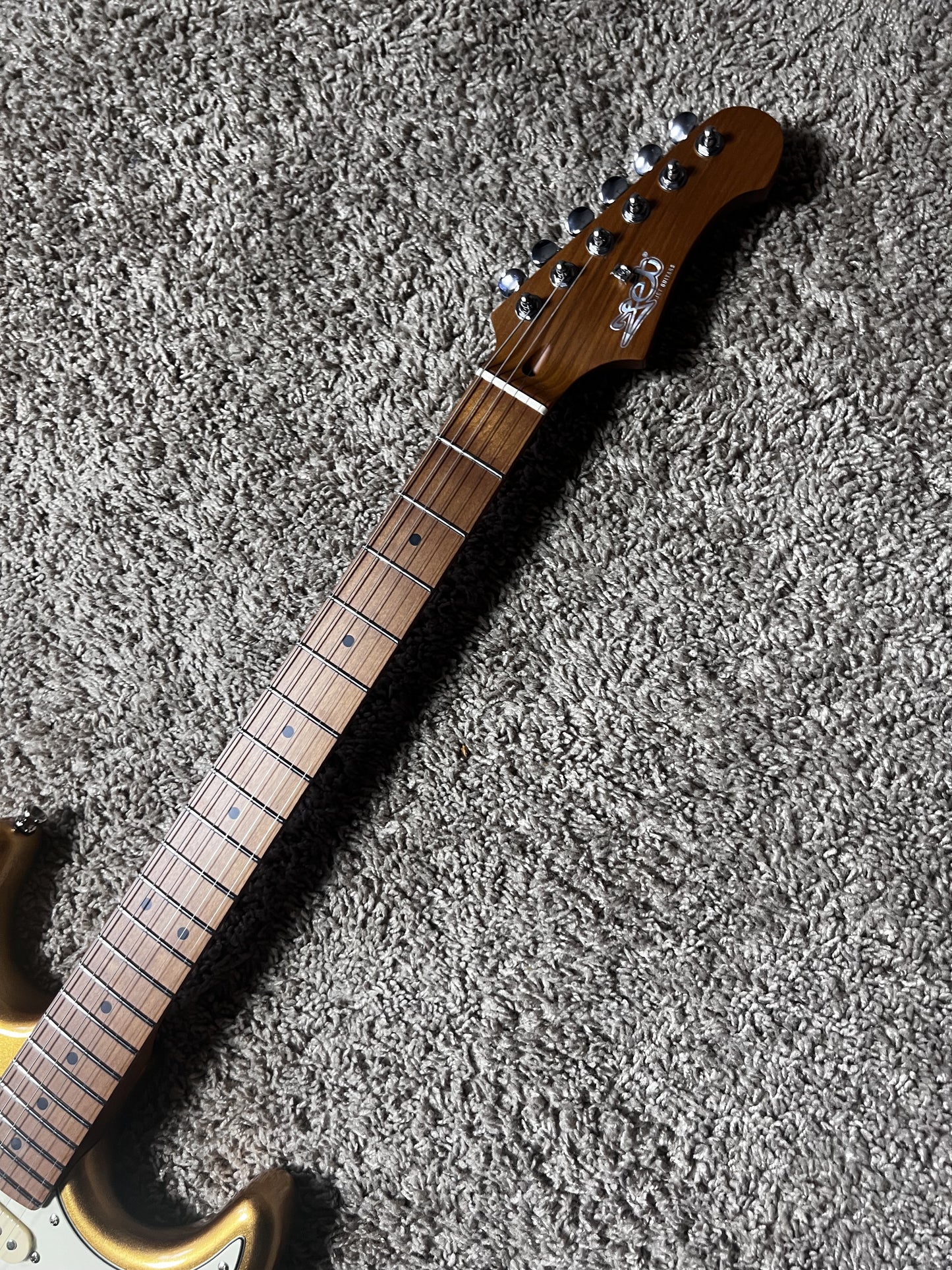 Electric Guitar Jet Guitars JS300 GD Gold Free Setup