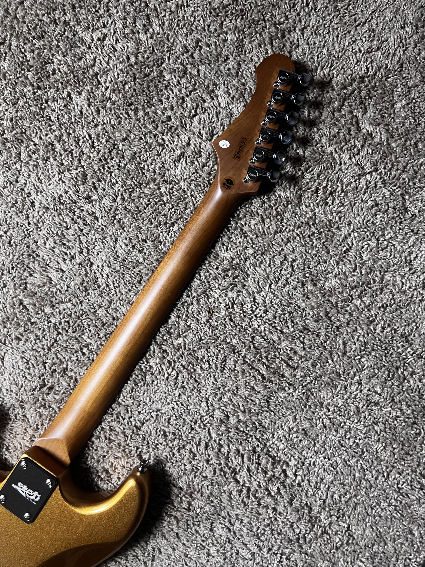 Electric Guitar Jet Guitars JS300 GD Gold Free Setup