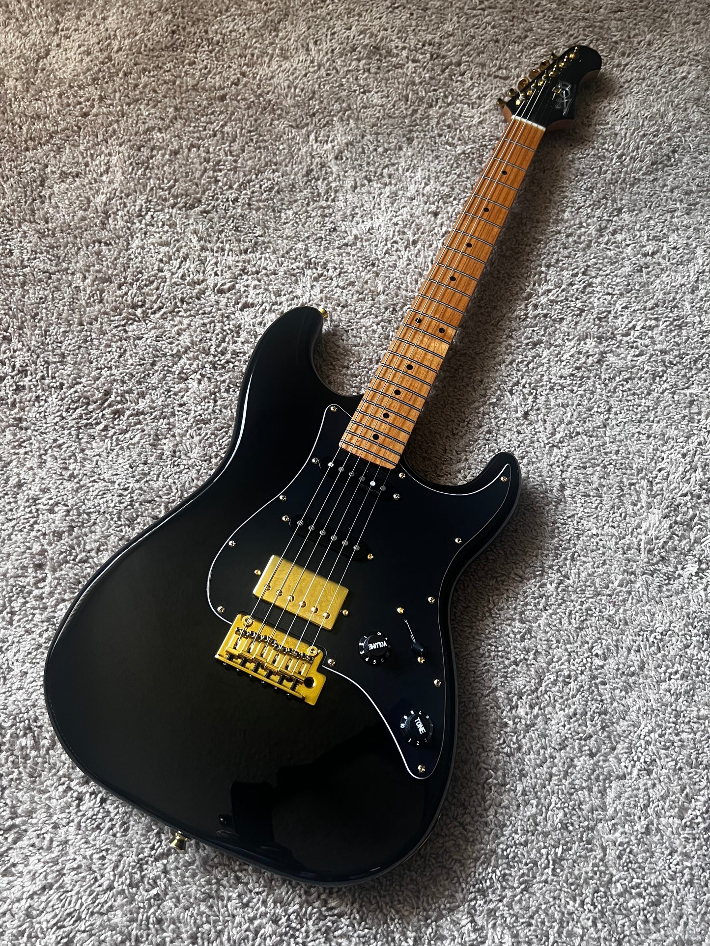 Electric Guitar Jet Guitars JS400 BKG Black Free Setup