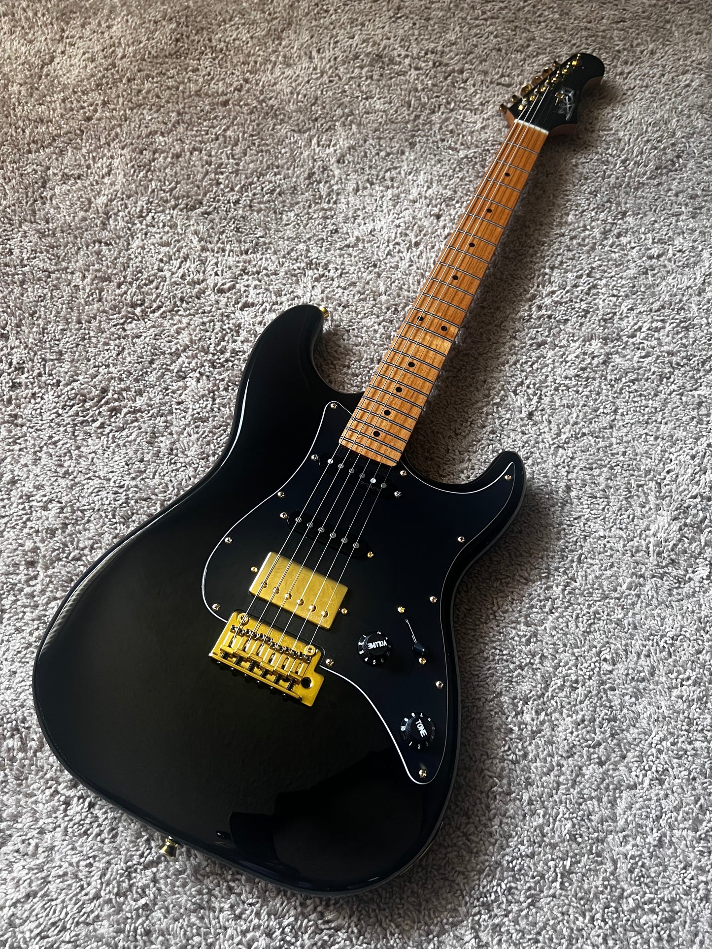 Electric Guitar Jet Guitars JS400 BKG Black Free Setup