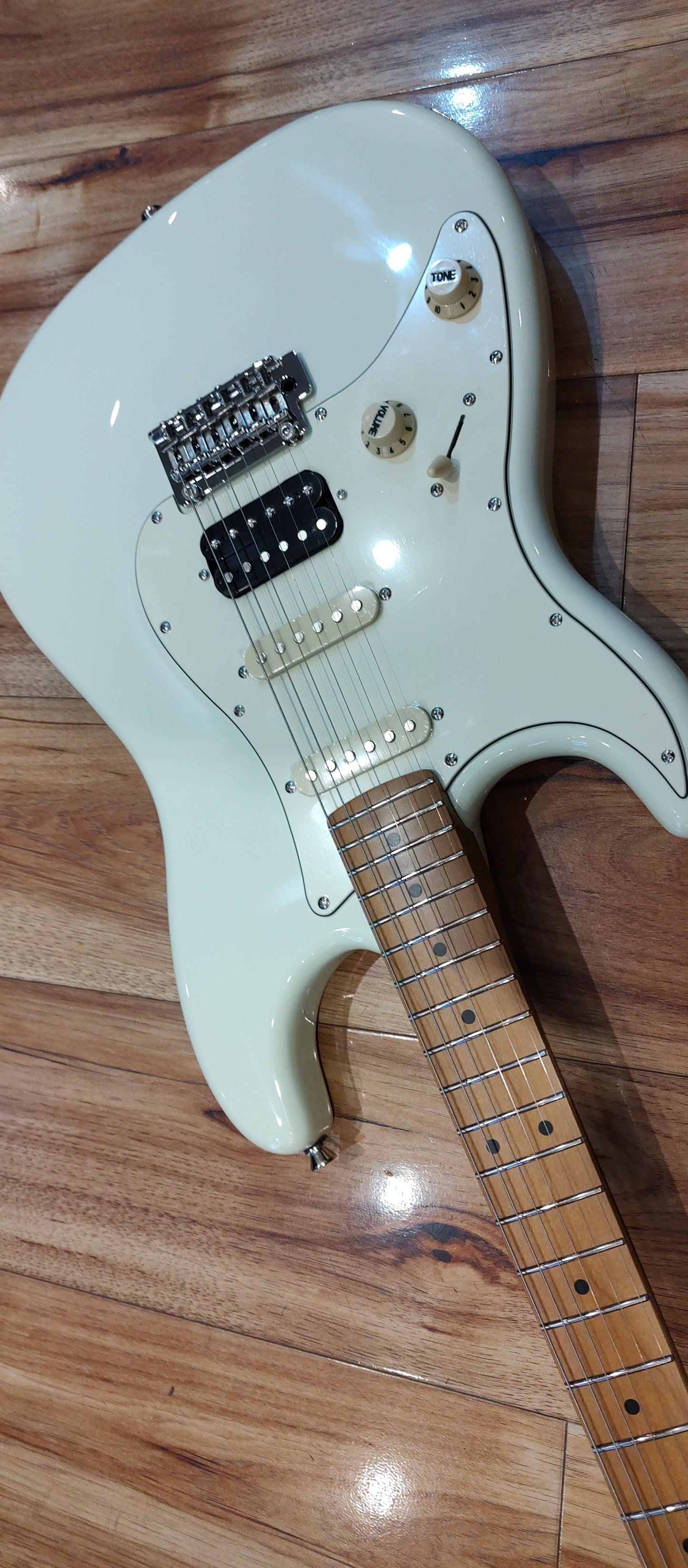Electric Guitar Jet Guitars JS400 WH LH White Left Handed Free Setup