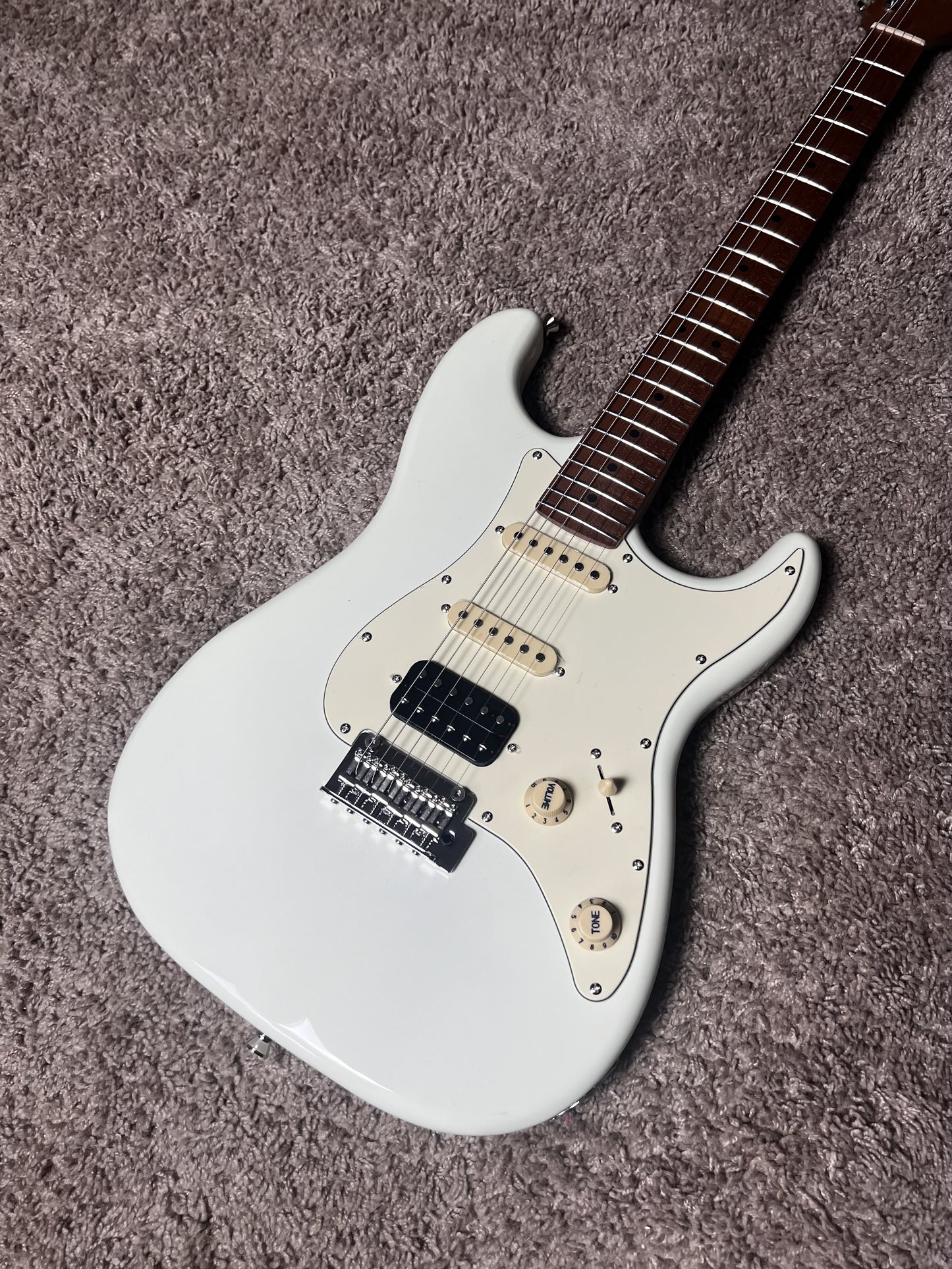 Electric Guitar Jet Guitars JS400 OW White Free Setup