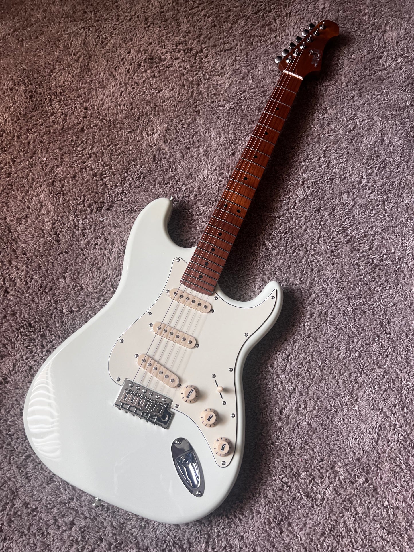 Electric Guitar Jet Guitars JS300 OW White Free Setup