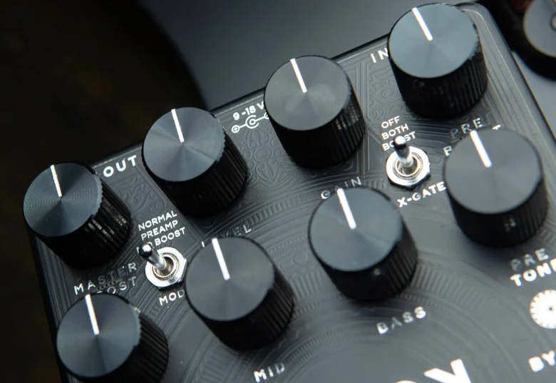DSM &amp; Humboldt Electronics Black Clouds High-gain Distortion and Boost Pedal